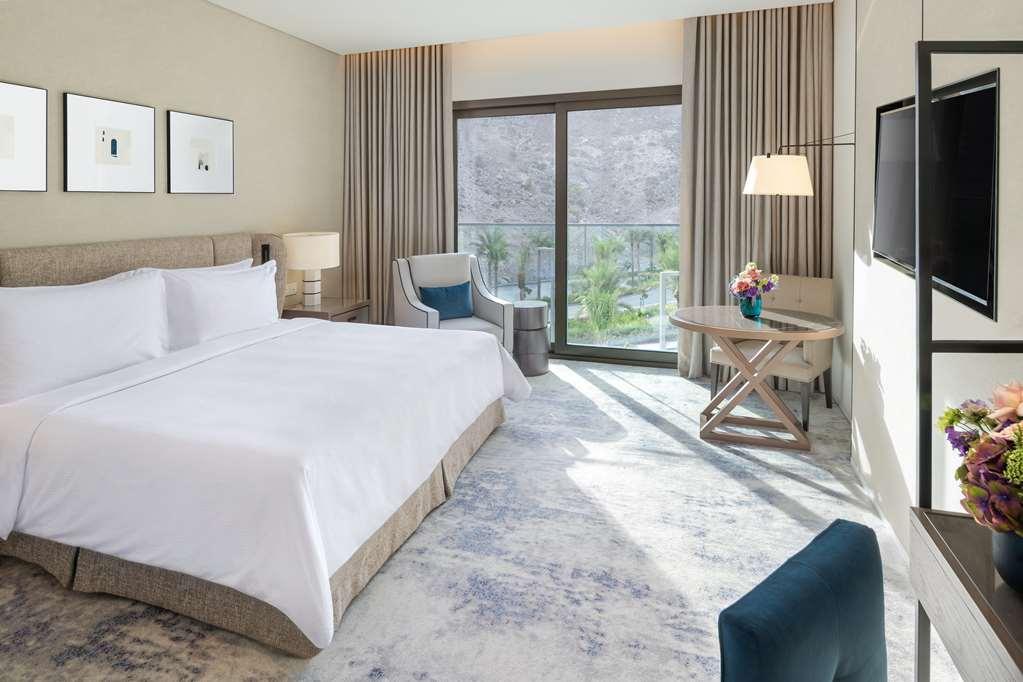 Address Beach Resort Fujairah Bilik gambar