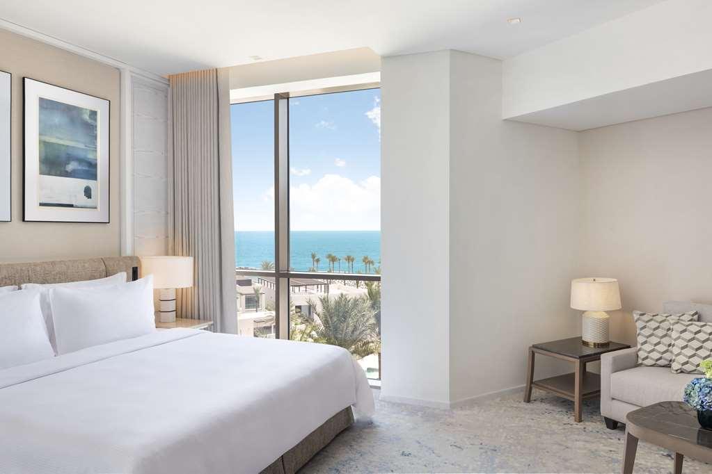 Address Beach Resort Fujairah Bilik gambar