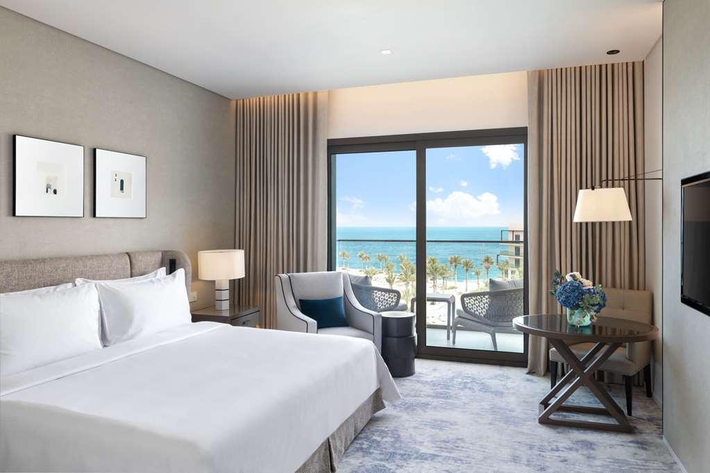 Address Beach Resort Fujairah Bilik gambar