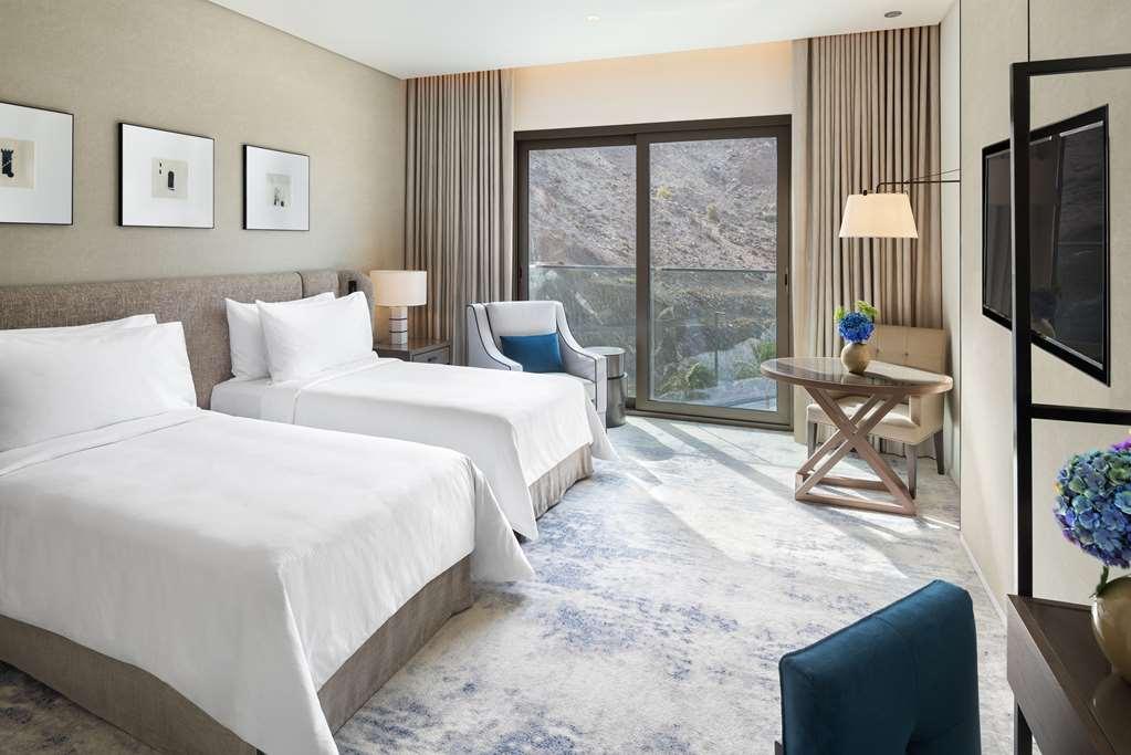 Address Beach Resort Fujairah Bilik gambar