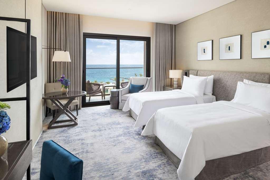 Address Beach Resort Fujairah Bilik gambar
